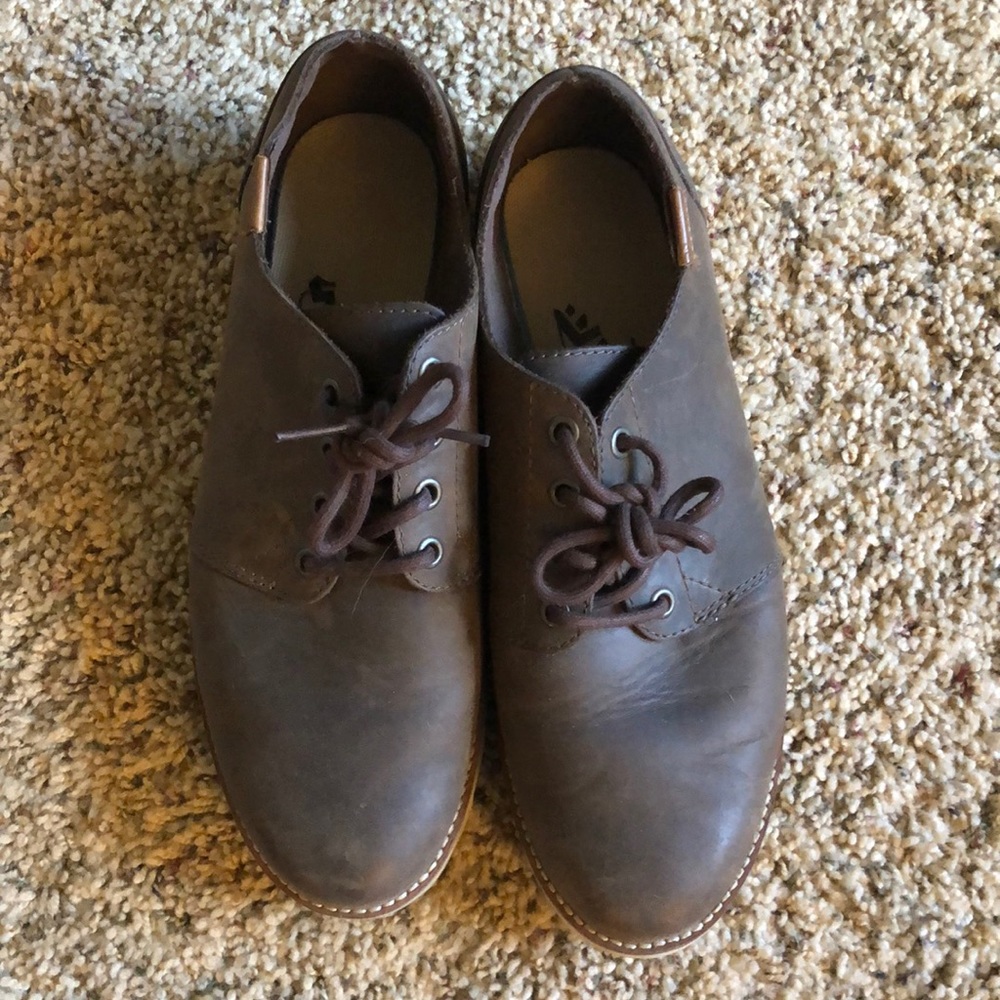 Men’s 8 - VANS Business Casual/Dress Shoe - Fits like a Sneaker - Brown/Cream
